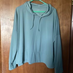 Mondetta lightweight high waisted/cropped sweatshirt. Hooded.Seafoam green.